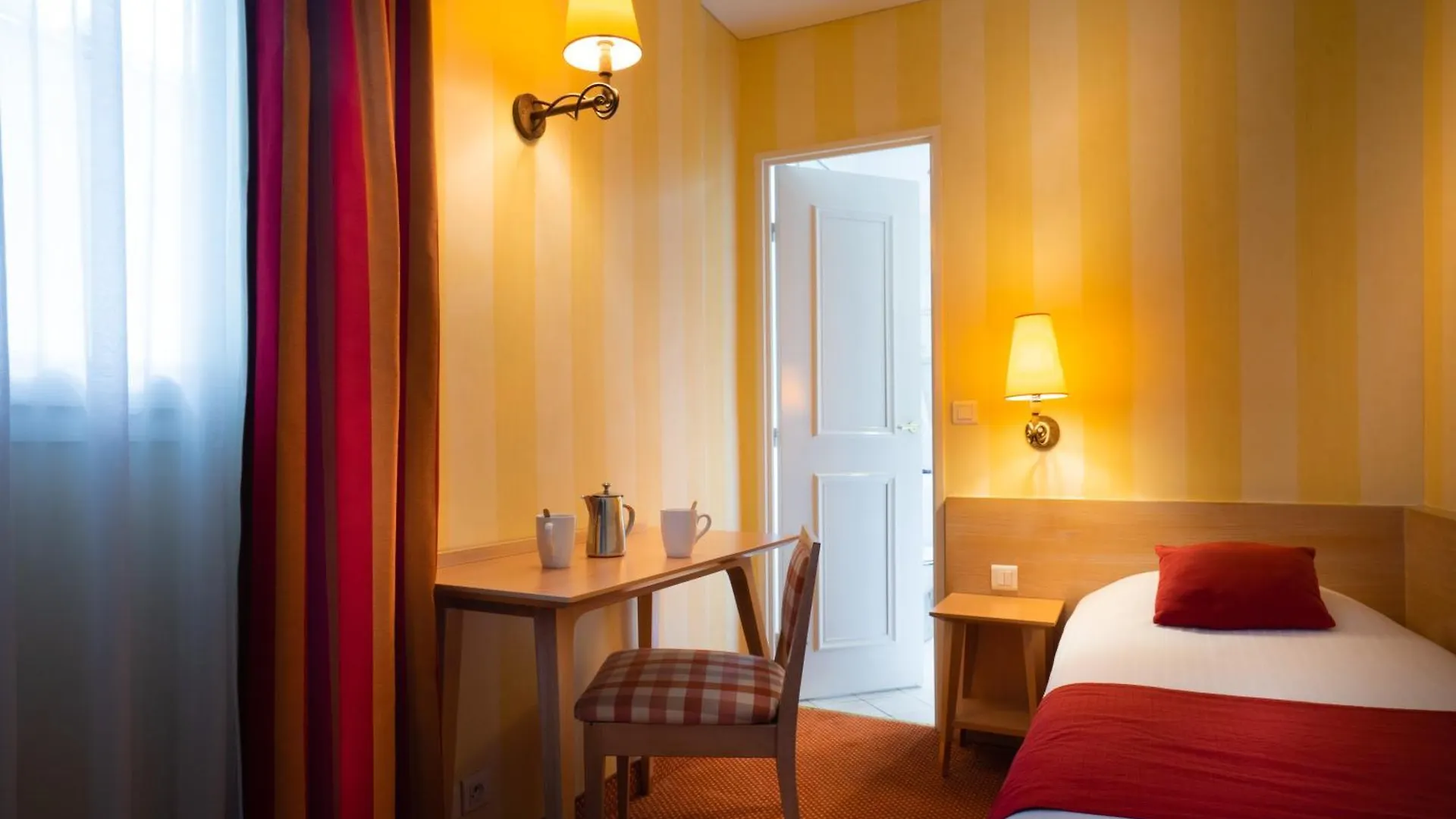 Delambre Hotel 3*