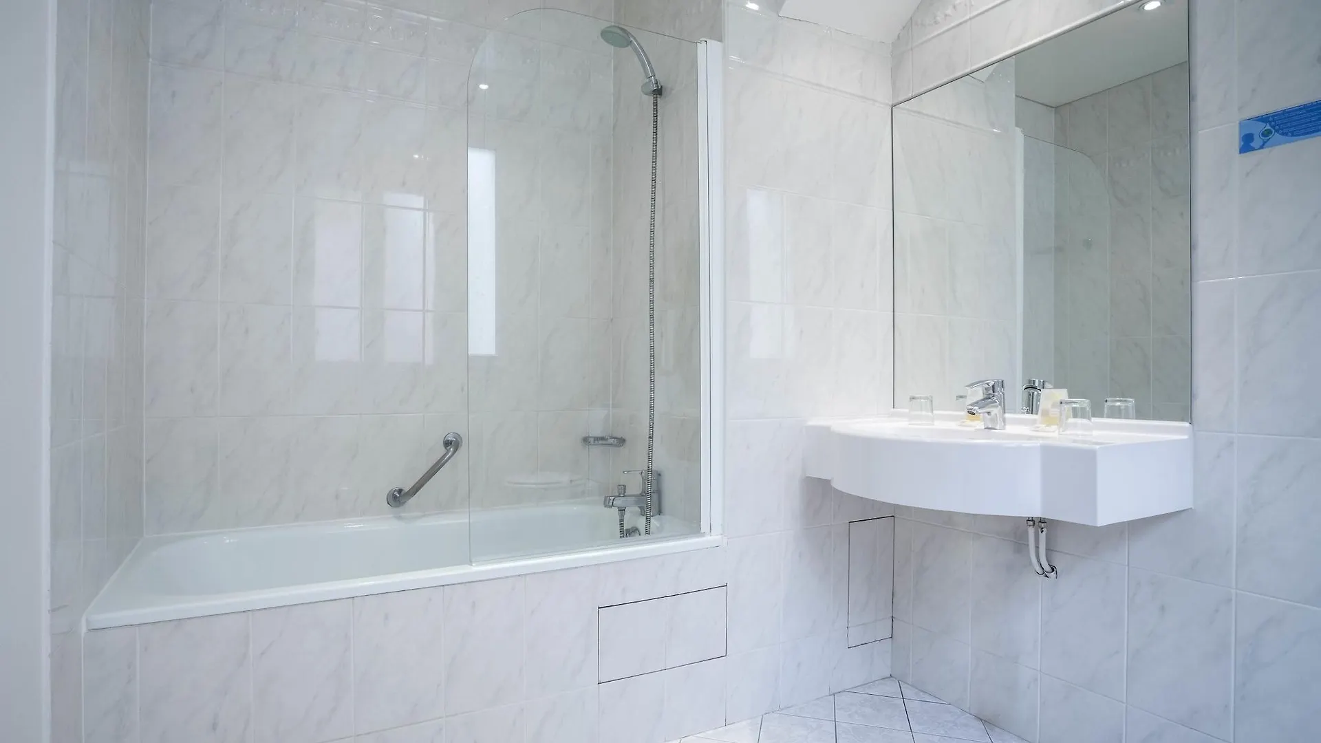 Delambre 3* Paris