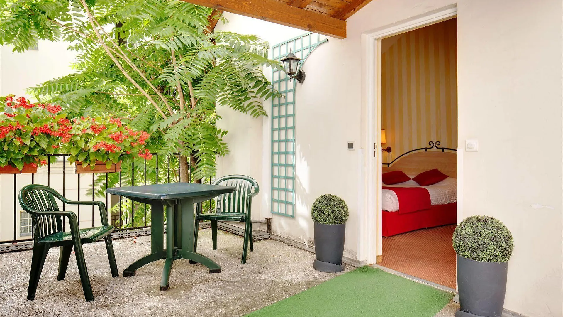 Hotel Delambre 3*